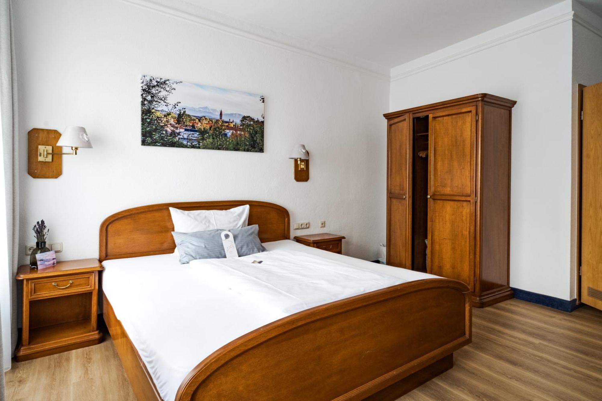 Hotel Goldener Hirsch Kaufbeuren Ngoại thất bức ảnh