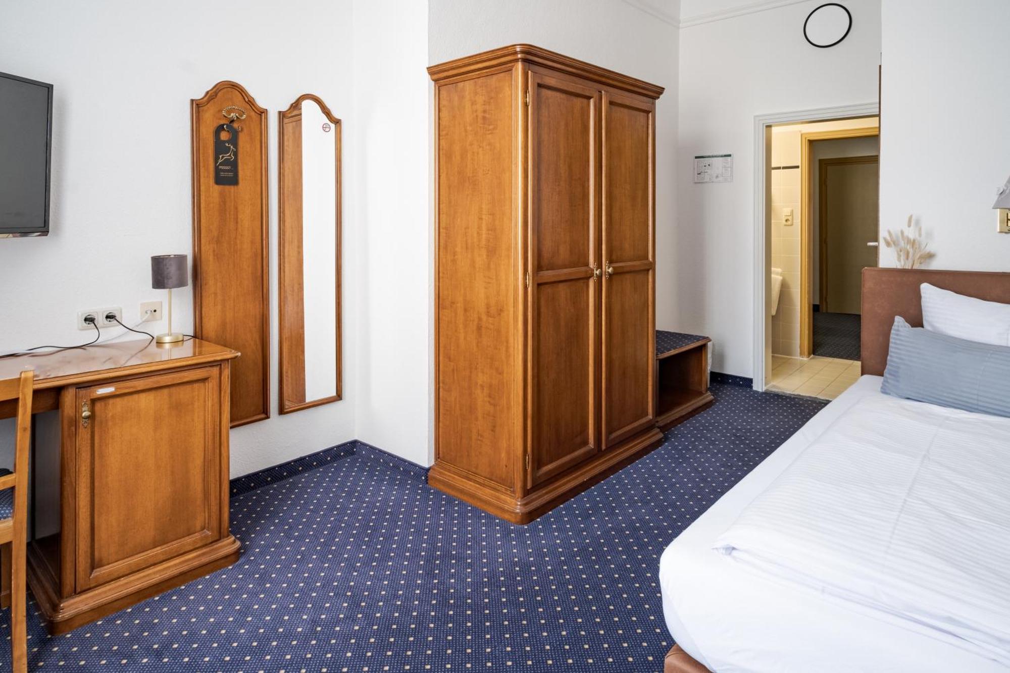 Hotel Goldener Hirsch Kaufbeuren Phòng bức ảnh